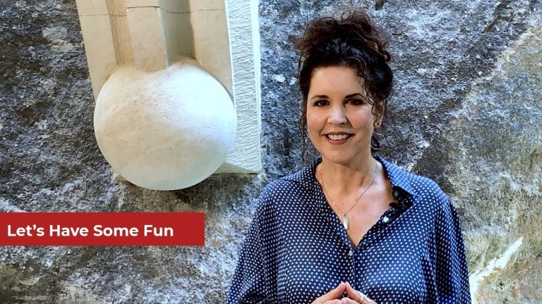 Crista Cloutier talking about 5 facts about herself